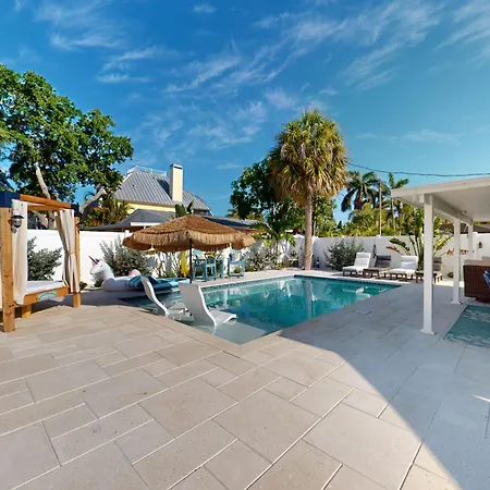 Out Of Office Oasis Villa